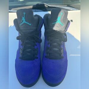 Air Jordan used Men's 5 Retro Alternate.